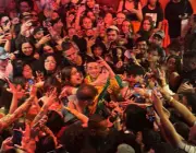 Timothée Chalamet usa look 'Brasil Core' e causa tumulto em São Paulo