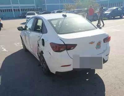 Acidente entre carro e moto deixa duas pessoas feridas em Volta Redonda