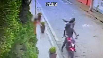 Assalto à luz do dia em Diadema: homem rendido e ameaçado por dupla em moto