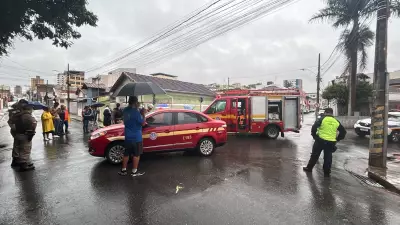 Bombeiros buscam criança de 7 anos que caiu em córrego durante chuva em MG