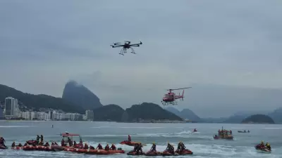 Bombeiros resgatam 547 pessoas nas praias do Rio no Réveillon; adolescente desaparecido