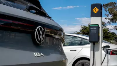 Carro elétrico acelera sozinho em Londres: criança de 5 anos morre e pai é julgado