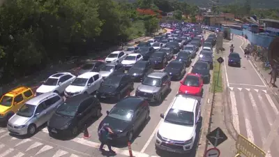 Fila de balsa Ilhabela-São Sebastião atinge 3h30 de espera neste sábado