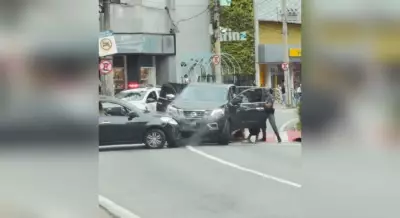 Homem furta caminhonete em Sorocaba, bate em carros durante fuga e é preso