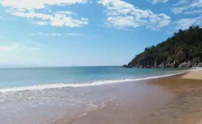 Homem morre afogado após nadar de barco na Praia do Jabaquara, em Ilhabela