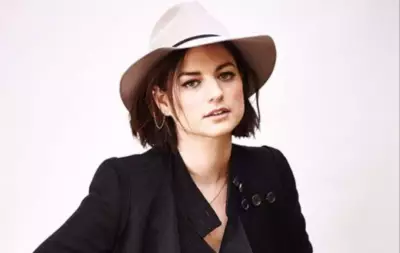 Ilaria Urbinati, estilista de The Rock e Chris Evans, veste Wagner Moura no Globo de Ouro