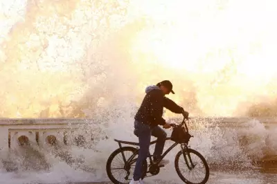 Mar agitado e maré alta de até 2,3m atingem Baixada Santista