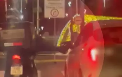 Motociclista chuta carro e quebra retrovisor em briga de trânsito em Maringá