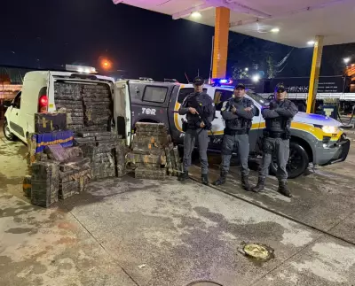 PRF apreende quase uma tonelada de maconha em Angatuba, SP