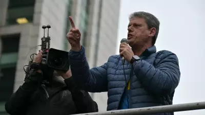 Tarcísio nega pressões de Bolsonaro e promete apoio intenso a Flávio