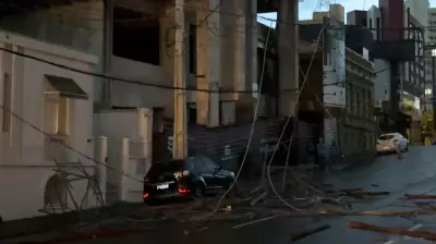 Tempestade em Ponta Grossa deixa 20 mil sem luz e derruba andaime