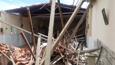 Teto de igreja desaba em Aracaju e destrói parte do prédio no Jardim Centenário