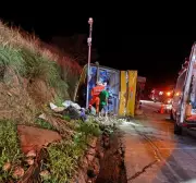 Acidente fatal de ônibus clandestino em MG: 5 mortos após falha nos freios