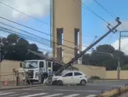 Acidente na MA-201: Carro bate em poste após desviar de pedestre em São Luís