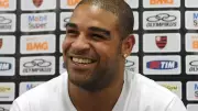 Adriano Imperador dá ultimato a golpista que desviou R$ 15 mil de sua mãe