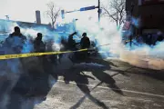 Agentes do ICE disparam e matam manifestante durante protesto em Minneapolis