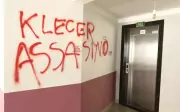 Apartamento de síndico suspeito de assassinato é invadido e destruído em Caldas Novas