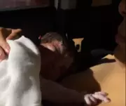 Bebê nasce dentro do carro na virada do ano em Ipojuca; pai ajudou parto dirigindo