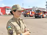 Bombeira amapaense resgata cachorrinho durante incêndio e emociona internautas