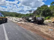 Caminhoneiro morre após capotamento na BR-251, próximo a Riacho dos Machados