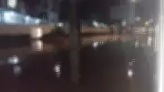 Chuva intensa provoca alagamentos em vários bairros de Caraguatatuba, SP