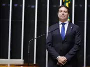 Câmara notifica foragido Alexandre Ramagem para devolução de verbas públicas