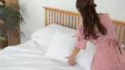Com que frequência lavar lençóis? Especialistas alertam para riscos