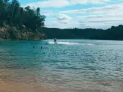 Criança de 4 anos perde dedo do pé em ataque de piranha em lagoa de MG