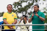 Defesa de Bolsonaro pede a Moraes autorização para visita de Tarcísio na Papudinha