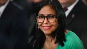 Delcy Rodríguez assume interinato na Venezuela por 90 dias após captura de Maduro