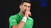Djokovic desiste do ATP de Dubai com lesão abdominal e avança para quartas