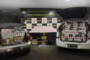 DOF apreende dois carros com 3 mil pacotes de cigarros contrabandeados em Dourados