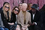 Fernanda Torres Brilha ao Lado de Nicole Kidman e Tilda Swinton no Desfile da Chanel em Paris