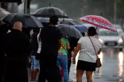 Fortaleza tem manhã de chuva forte; Funceme prevê mais precipitações isoladas no fim de semana
