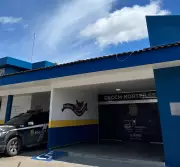 Homem é preso após invadir trabalho da ex, ameaçar e agredir com pedrada em Manaus