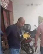 Homem mantém ex em cárcere privado e a agride em via pública mesmo sendo procurado pela polícia