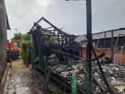 Incêndio de grandes proporções destrói casa de madeira em Maués, Amazonas
