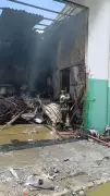 Incêndio de médias proporções atinge ferro-velho em Arapiraca, Alagoas
