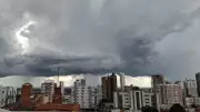 Inmet emite alerta de perigo potencial para chuvas intensas em 81 cidades do Paraná