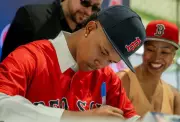 Jovem brasileiro de 17 anos assina com Boston Red Sox por US$ 500 mil