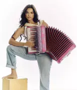 Lucy Alves grava primeiro DVD solo em praia de João Pessoa com Elba Ramalho