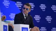 Macron critica 'valentões' em Davos e defende Europa forte, em resposta indireta a Trump