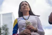 María Corina agradece EUA após queda de Maduro, mas Trump ignora líder oposicionista