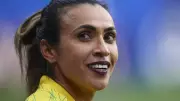 Marta, maior jogadora da história, se casa com ex-atleta americana na Flórida
