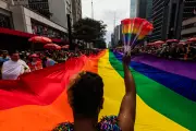 Mortes de LGBTQIA+ caem 12% em 2025, mas Brasil segue líder em violência