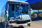 Motorista com capacete dirige ônibus sem para-brisa na BR-158 e leva 7 multas