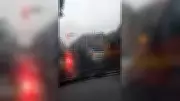 Motorista sob suspeita de embriaguez colide com ônibus em Uberlândia