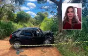 Mulher de 51 anos morre ao bater carro em árvore em estrada de Boa Esperança, MG