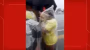 Novo vídeo flagra momento exato de raio que atinge manifestantes pró-Bolsonaro em Brasília