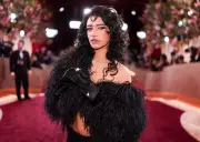 Odessa A'zion: A Geração Z que Redefine a Moda com Autenticidade e Atitude